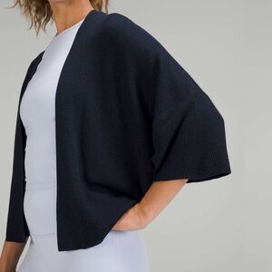 Lululemon Boxy Cashlu Knit Wrap
Heathered True Navy